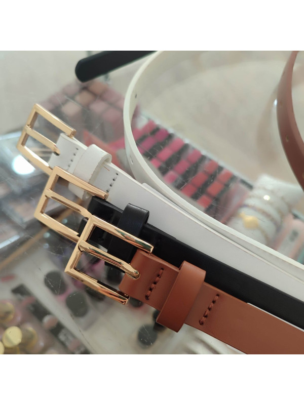 Cinturón estrecho con hebilla cuadrada