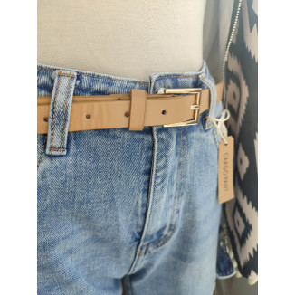 Cinturón estrecho con hebilla cuadrada