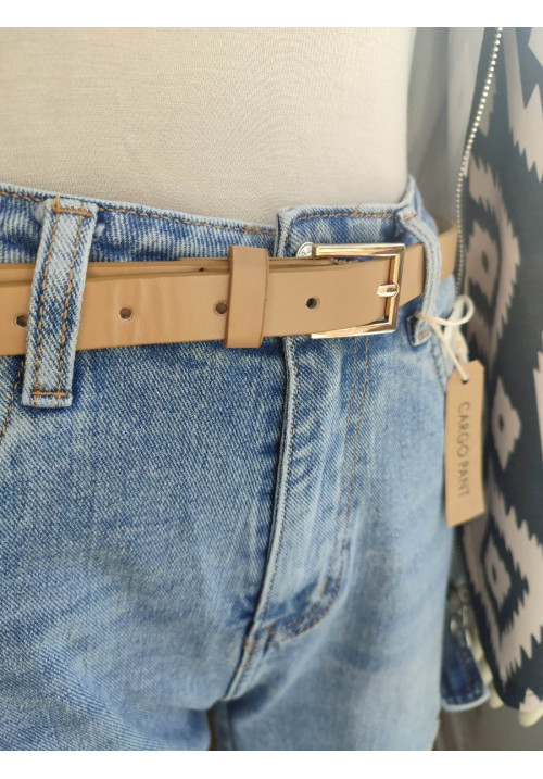 Cinturón estrecho con hebilla cuadrada