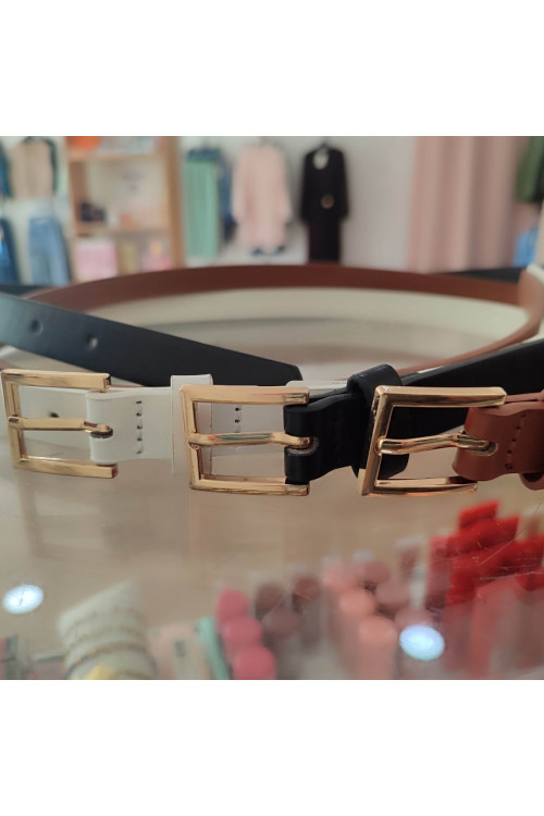 Cinturón estrecho con hebilla cuadrada